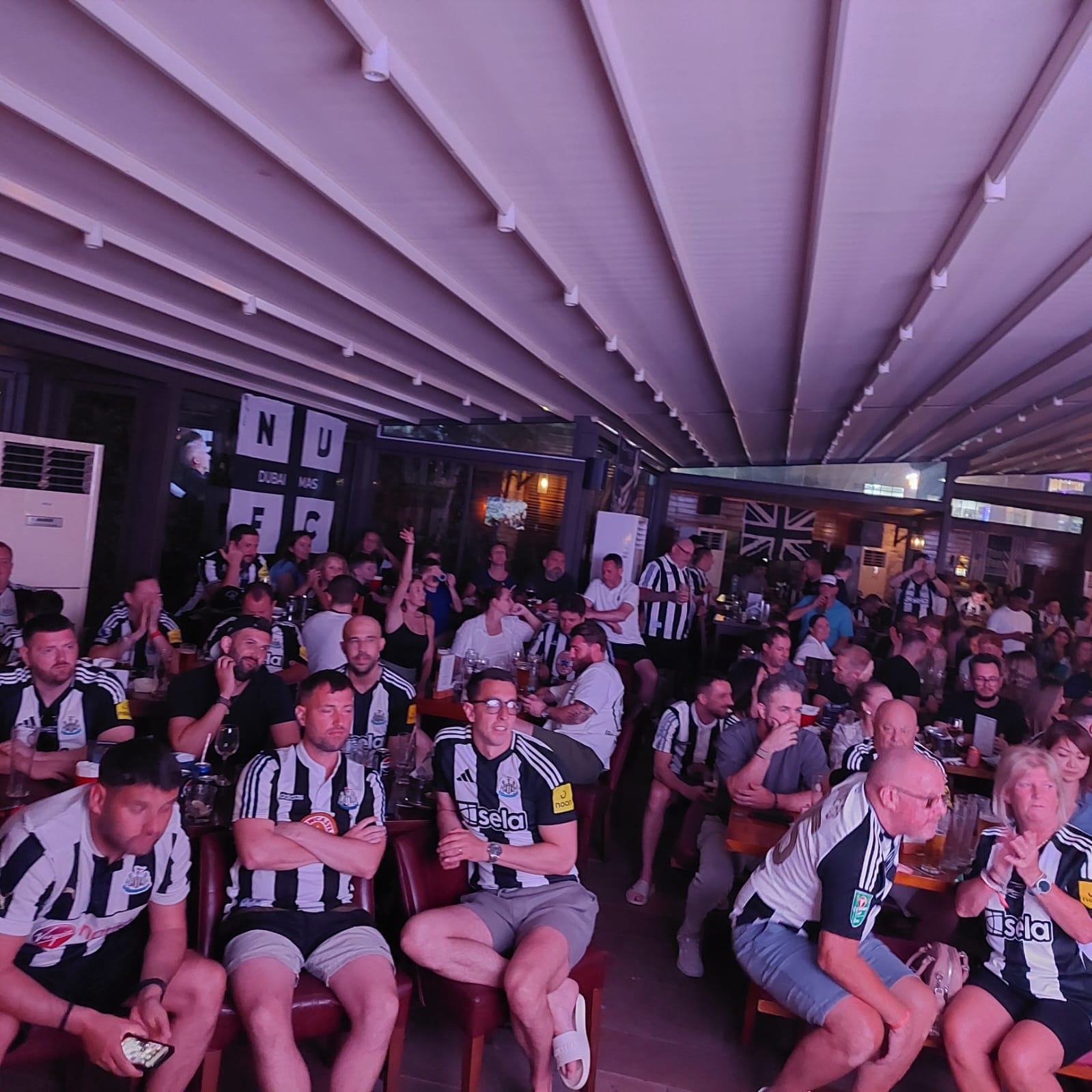 Packed Dubai Mags matchday screening venue